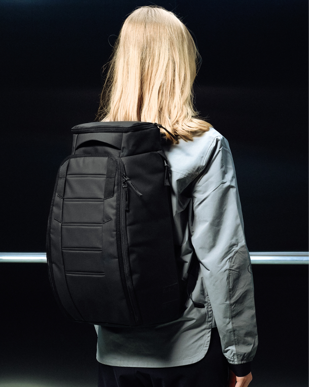 Hugger Backpack 25L Black Out