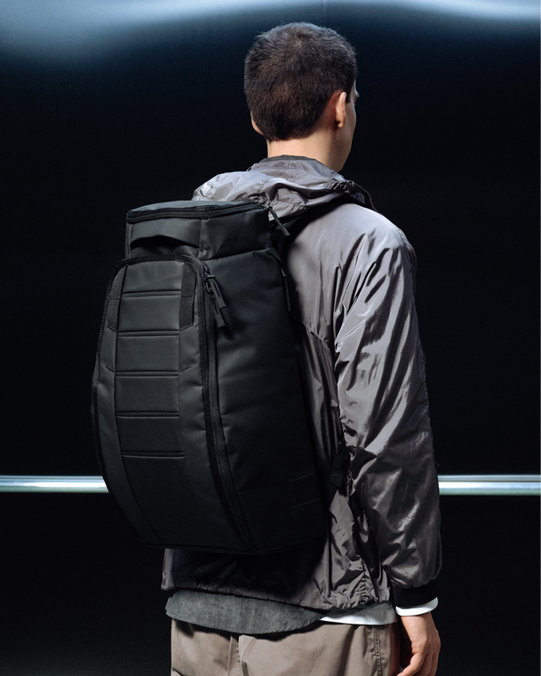 Hugger Backpack 30L Black Out