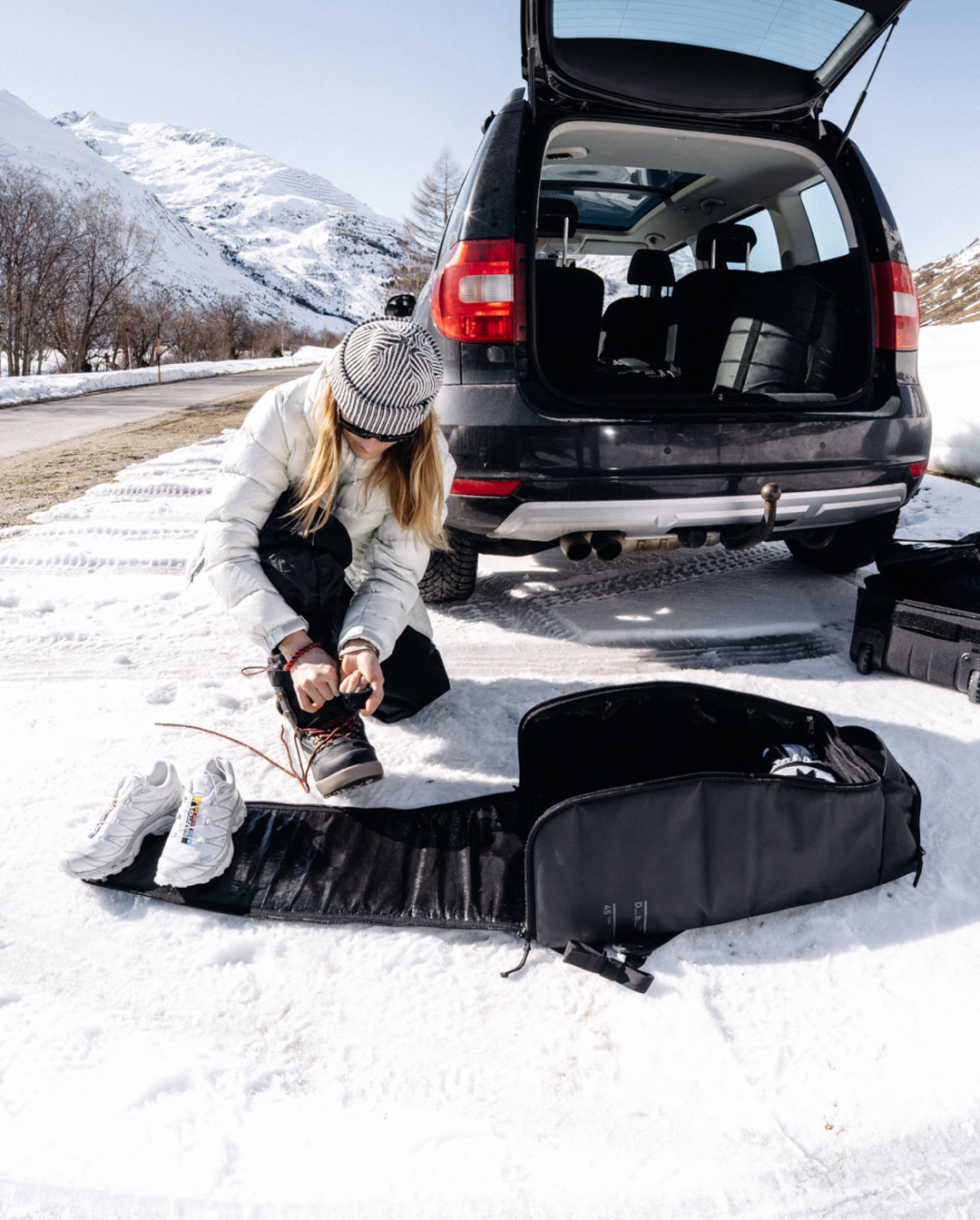 Hugger Bootpack 45L Black Out