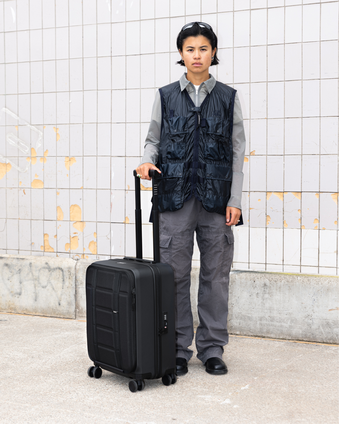 Ramverk Front-access Carry-on Black Out